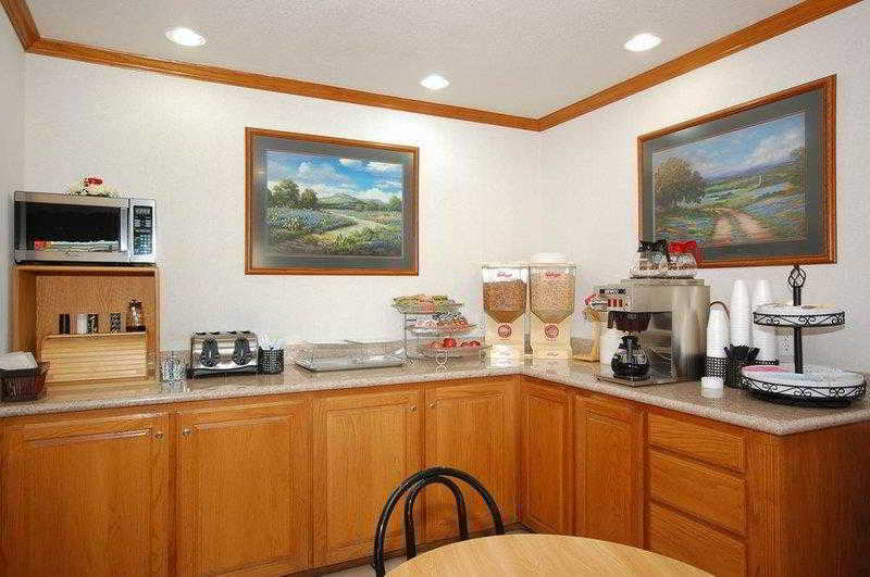 Super 8 By Wyndham Cleburne Motel Restaurant photo
