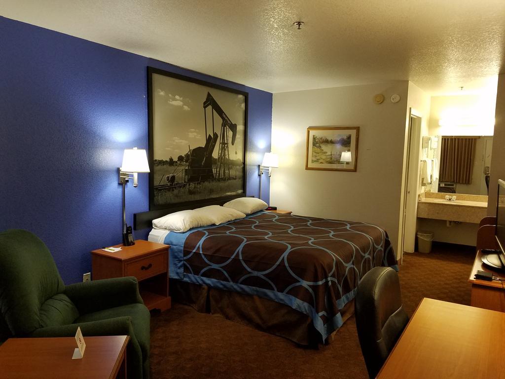 Super 8 By Wyndham Cleburne Motel Exterior photo