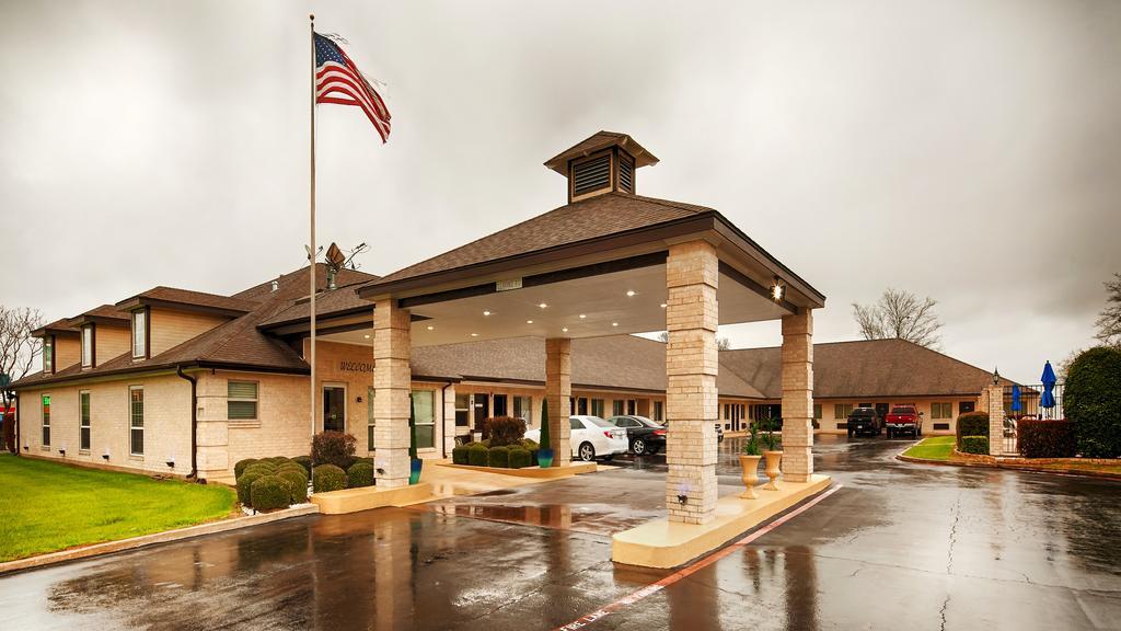 Super 8 By Wyndham Cleburne Motel Exterior photo
