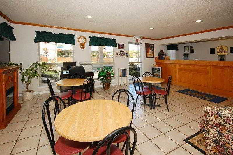 Super 8 By Wyndham Cleburne Motel Exterior photo