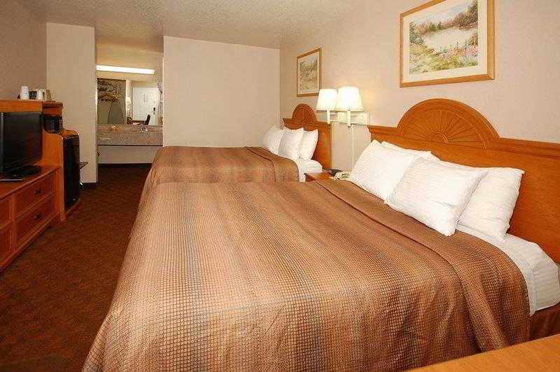 Super 8 By Wyndham Cleburne Motel Exterior photo
