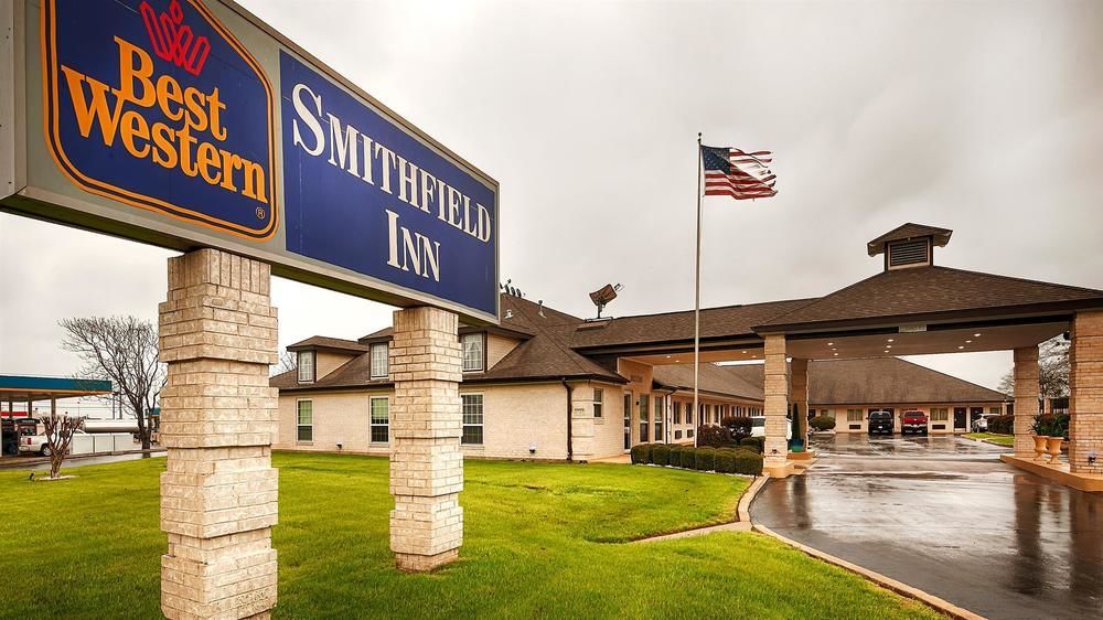 Super 8 By Wyndham Cleburne Motel Exterior photo