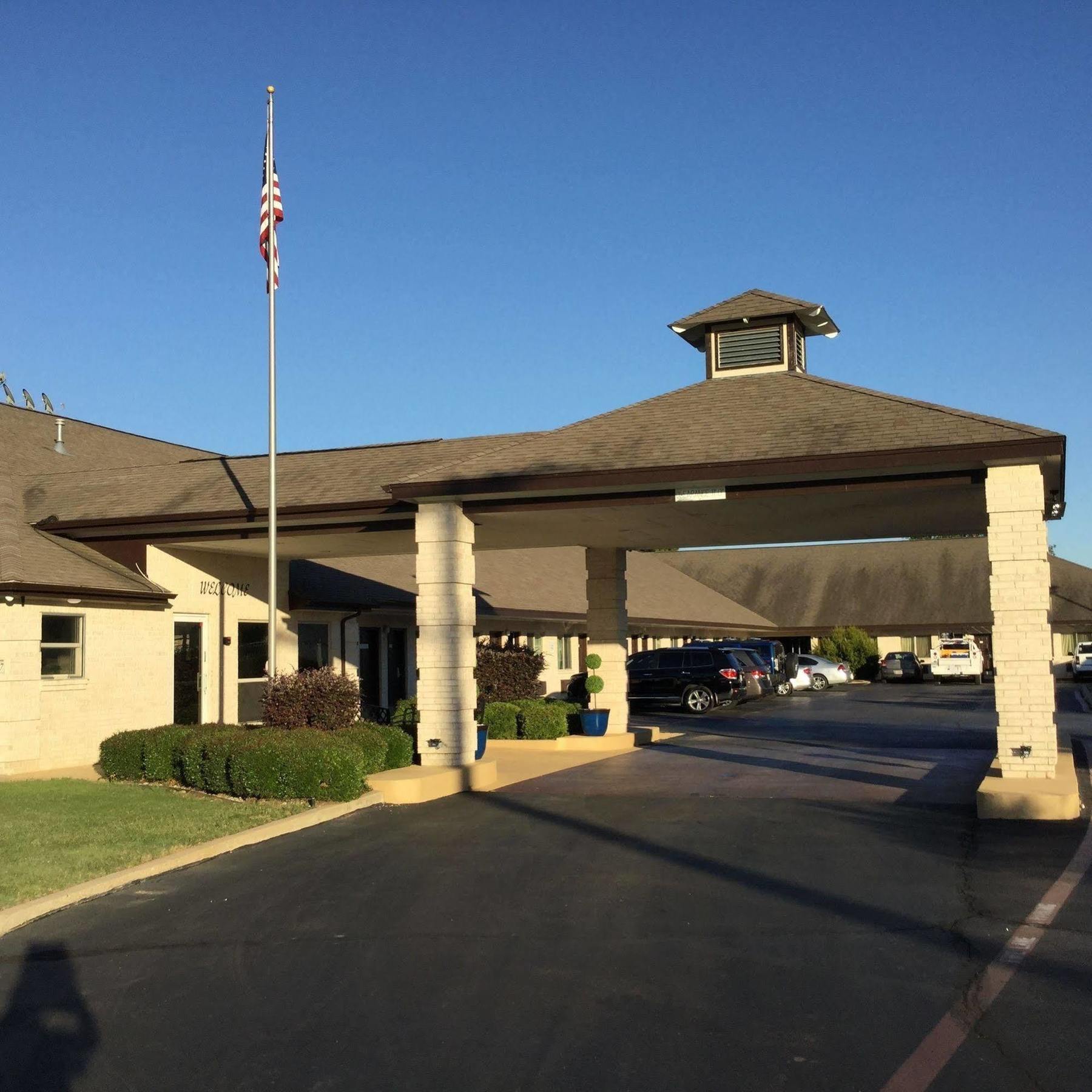 Super 8 By Wyndham Cleburne Motel Exterior photo